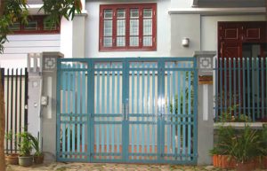 Màu sơn cửa sắt đẹp phù hợp giúp nổi bật không gian sống