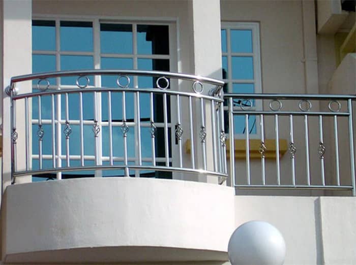 Mau lan can inox truyen thong sang chanh