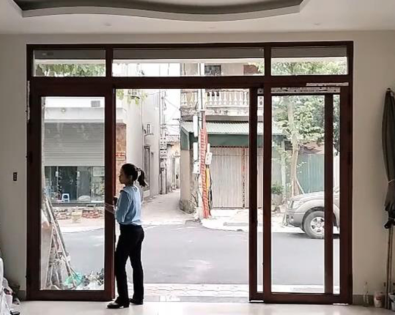 2 cánh giữa mở trượt lùa