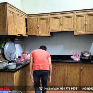 Tủ bếp nhôm kính giả gỗ màu sắc đẹp
