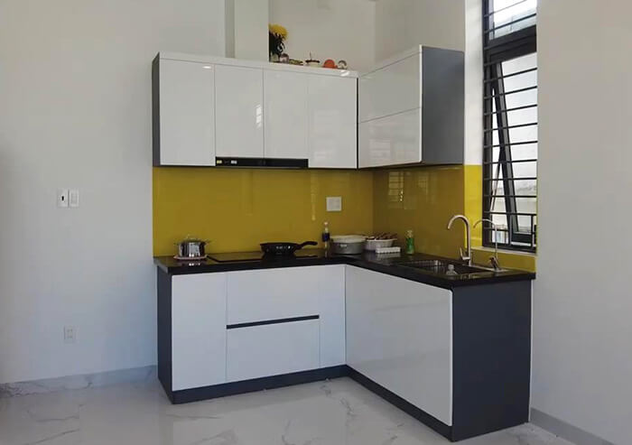 Mẫu tủ bếp nhỏ gọn gàng cho nhà chung cư