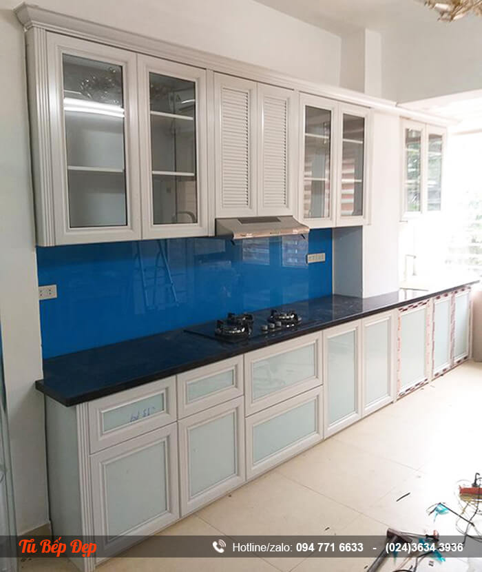 Làm tủ bếp nhôm kính gia đình thông dụng