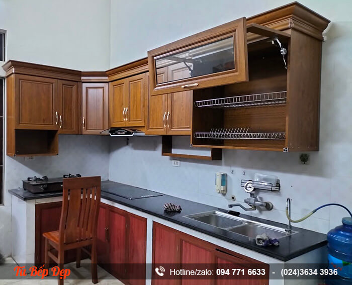 Tủ nhôm kính nhà bếp vân gỗ đẹp sang trọng