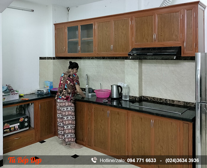 Mẫu tủ bếp nhôm kính giá rẻ đơn giản