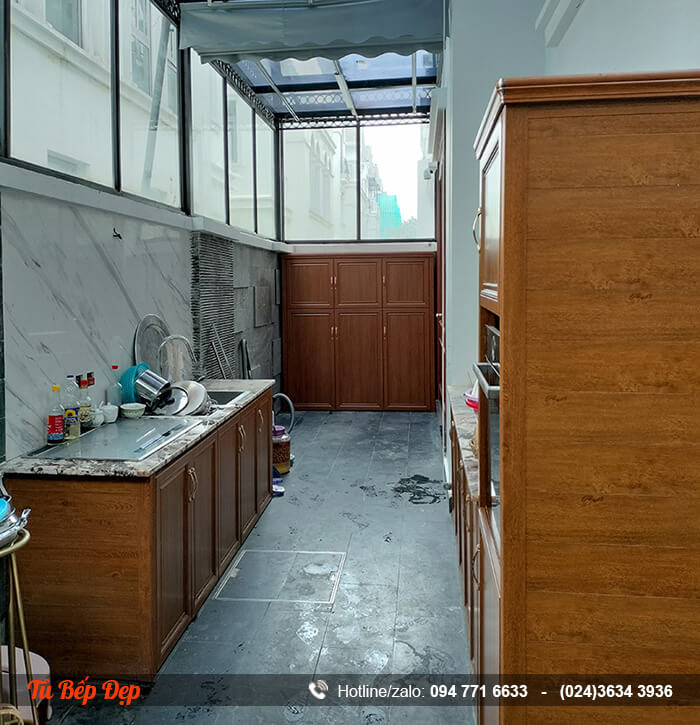 Mẫu tủ bếp bằng nhôm tiện dụng sang trọng