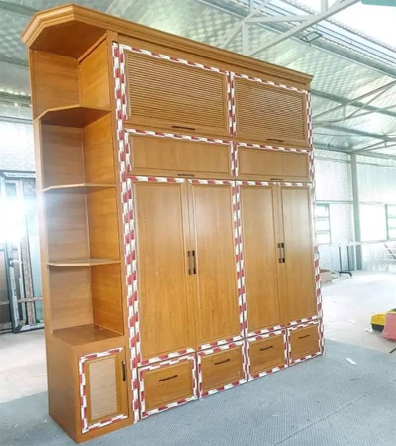 Mẫu tủ áo kịch trần cánh mở quay thông dụng