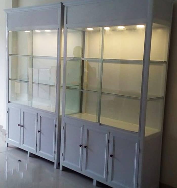 Tủ kính bán sản phẩm đồ trang sức có đèn chiếu sáng