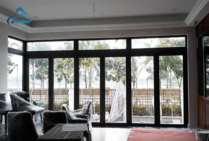 Cửa xếp trượt nhôm xingfa 6 cánh màu nâu đẹp