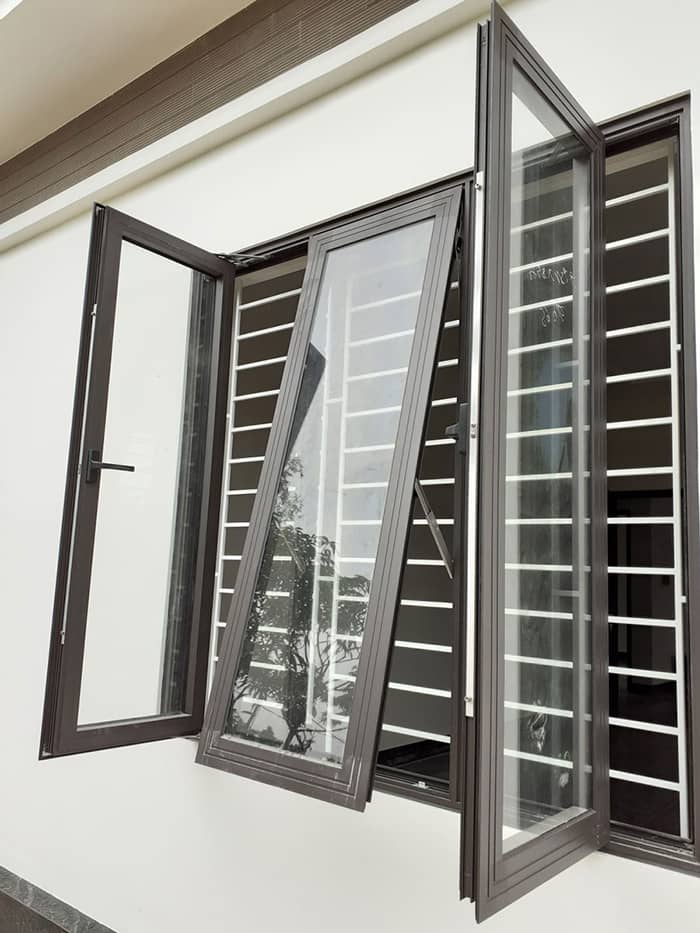 Mẫu cửa sổ nhôm hệ cánh mở quay kết hợp cánh mở hất