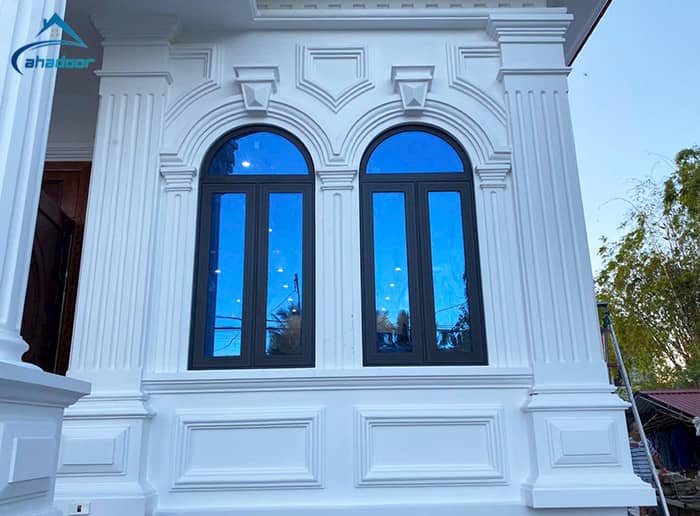Cửa sổ nhôm kính phản quang màu xanh đẹp sang