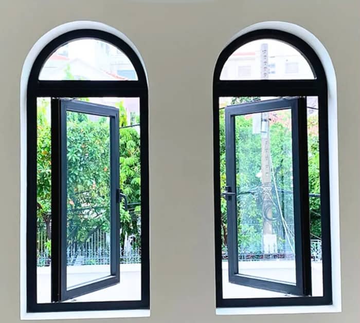 Cửa sổ vòm nhôm kính dán an toàn tại Ahadoor