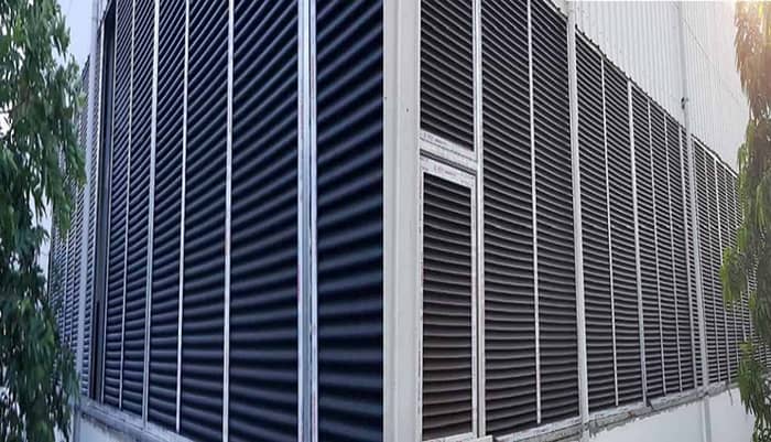 Cửa chớp nhôm của ahadoor là giải pháp lý tưởng cho việc thông gió và lấy sáng tự nhiên mà vẫn đảm bảo tính thẩm mỹ và an toàn cho ngôi nhà. Được làm từ nhôm cao cấp, cửa chớp nhôm của chúng tôi có độ bền cao, chống chịu tốt với mọi điều kiện thời tiết. Để được tư vấn và đặt hàng, bạn có thể liên hệ hotline 094 771 6633 hoặc (024) 3634 3936. Hãy đến nhà máy tại 4/32 Thúy Lĩnh, Hoàng Mai, Hà Nội, hoặc gửi email về ahadoorvn@gmail.com để biết thêm chi tiết.