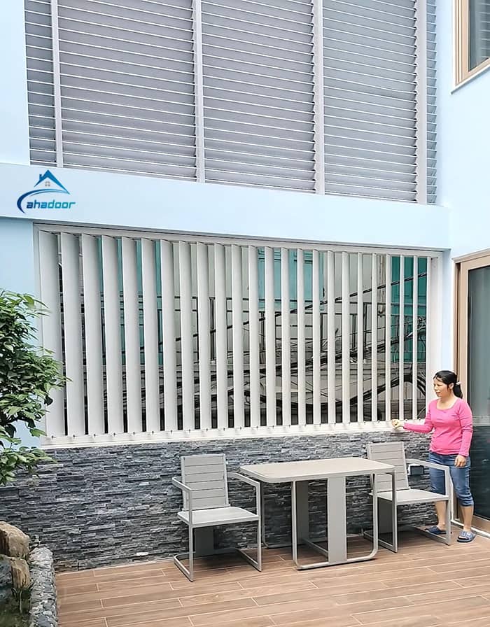 Mẫu cửa chớp nhôm thông gió cánh lật linh hoạt