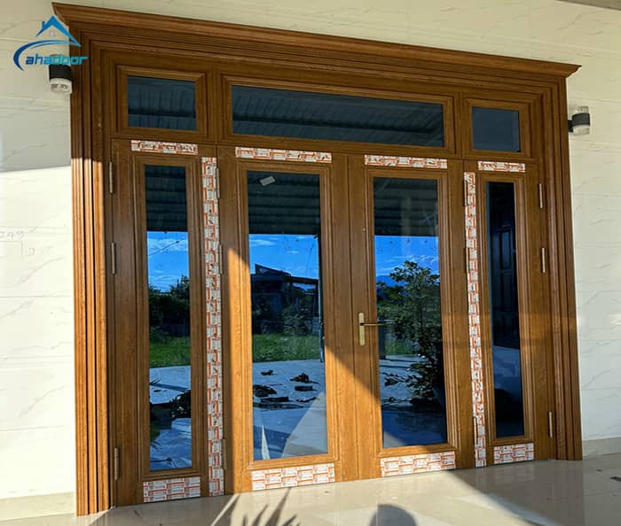 Cửa nhôm vân gỗ của ahadoor mang đến vẻ đẹp ấm cúng và sang trọng với sự bền bỉ của nhôm, kết hợp hoàn hảo giữa chất lượng và thẩm mỹ. Liên hệ ngay với chúng tôi qua hotline 094 771 6633 - (024)3634.3936 hoặc email ahadoorvn@gmail.com. Địa chỉ xưởng sản xuất tại số 4/32 Thúy Lĩnh, Hoàng Mai, Hà Nội.