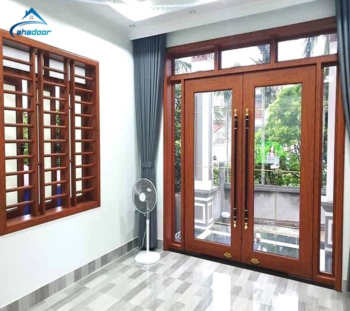 Mẫu cửa nhôm giả gỗ màu hoàng đàn bản to đẹp sang