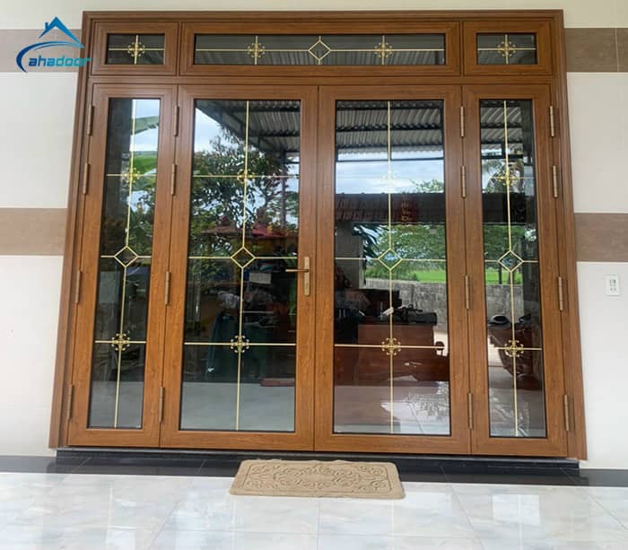 Cửa nhôm sơn tĩnh điện màu vân gỗ kính hộp nan hoa đồng đẹp