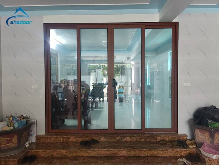Cửa nhôm hệ Việt Pháp vân gỗ lùa 4 cánh