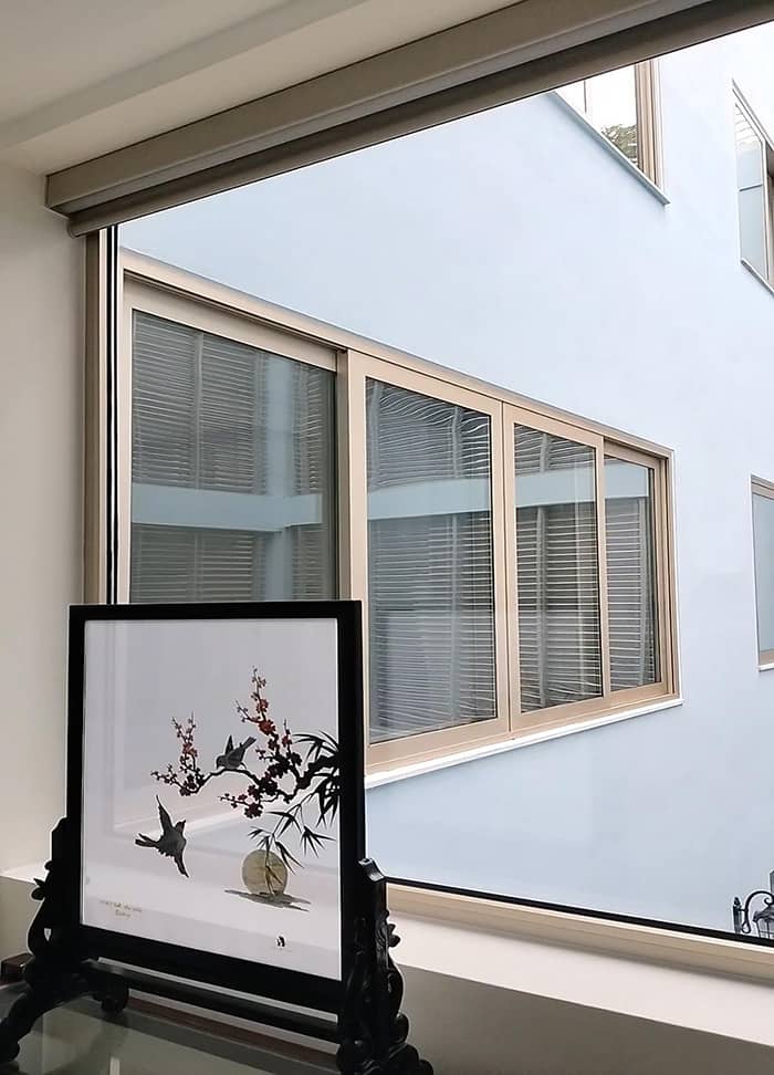 Vách ngăn nhôm kính sơn tĩnh điện màu gold bền đẹp