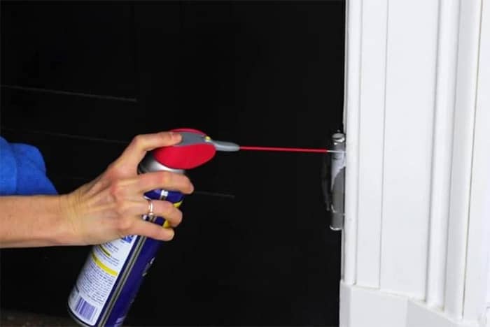 Bảo dưỡng cửa phát ra tiếng kêu cọt kẹt khi đóng mở