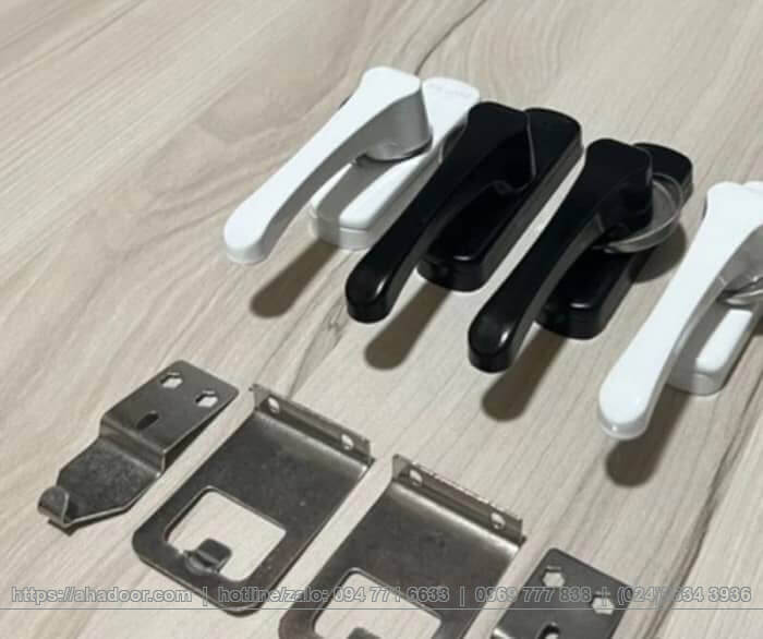 Khóa cửa lùa nhôm xingfa chốt sò