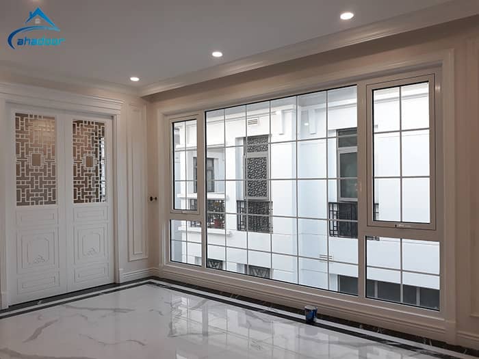 Mẫu cửa nhôm kính vách cửa sổ chia ô kỹ thuật đẹp