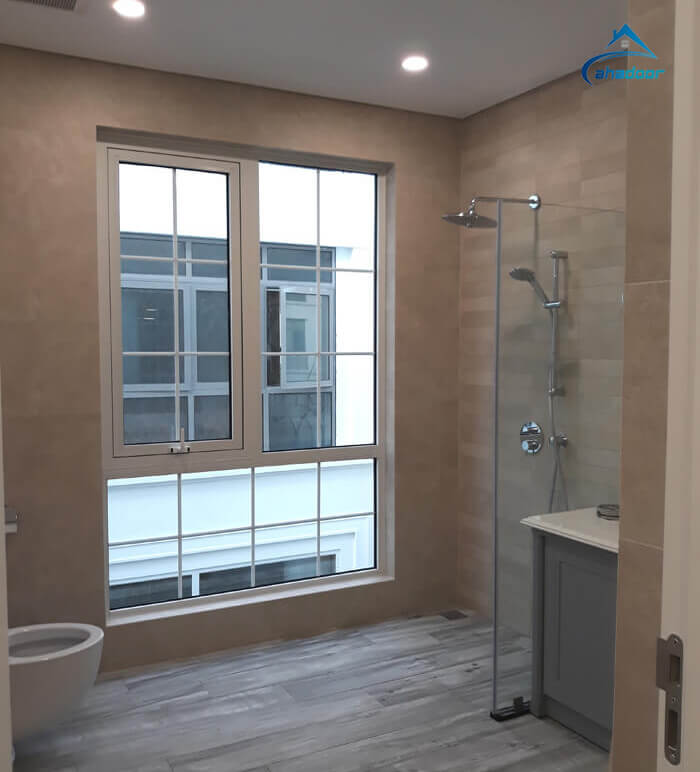 Mẫu cửa sổ kính nhôm xingfa cao cấp cho nhà tắm hiện đại tại Ahadoor