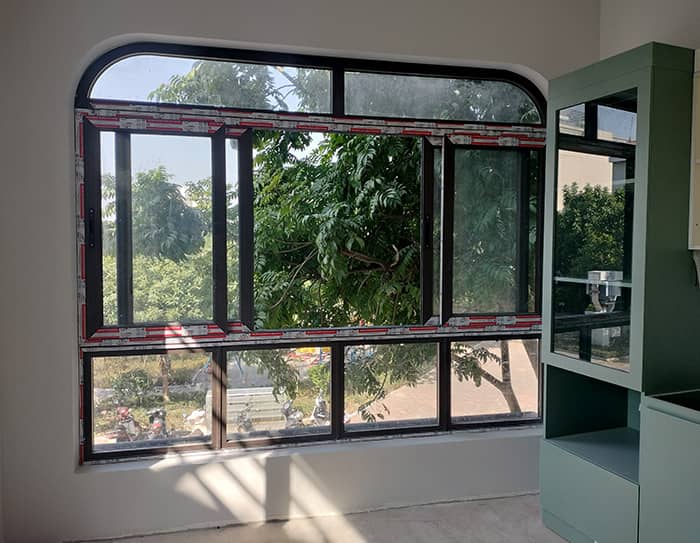 Cách phối hợp đồ nội thất với cửa nhôm xingfa màu nâu cafe tuyệt đẹp