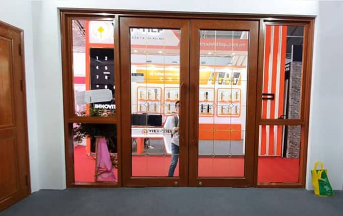 Cửa kính thủy lực khung nhôm mang lại giá trị thẩm mỹ cao cho ngôi nhà bạn