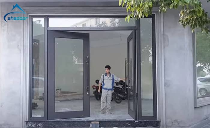 Lắp cửa nhôm hệ thủy lực cánh đóng mở nhẹ nhàng linh hoạt