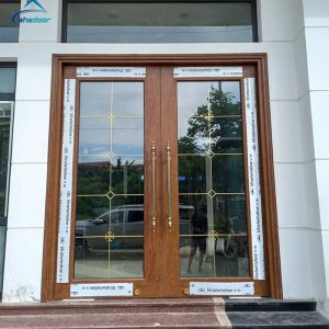Cửa thủy lực khung nhôm màu gỗ hoàng đàn vẻ đẹp truyền thống