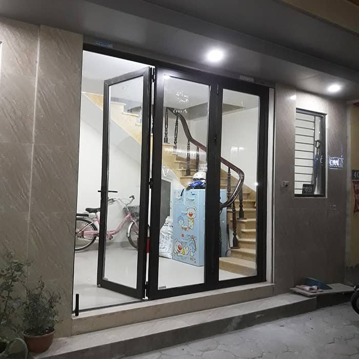 Các mẫu cửa kính cường lực đẹp mở xếp gấp được ưa chuộng tại Ahadoor