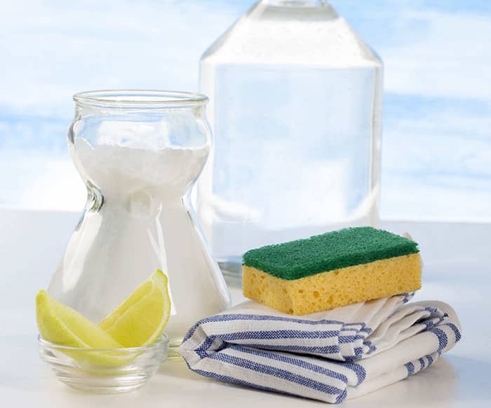 Hướng dẫn lau cửa kính sạch bằng giấm ăn tại nhà