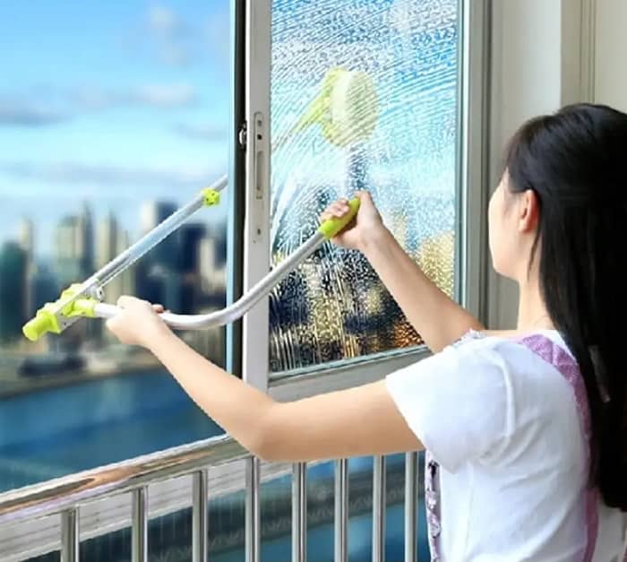 Sử dụng cây lau kính cửa sổ chuyên dụng trong việc làm sạch kính