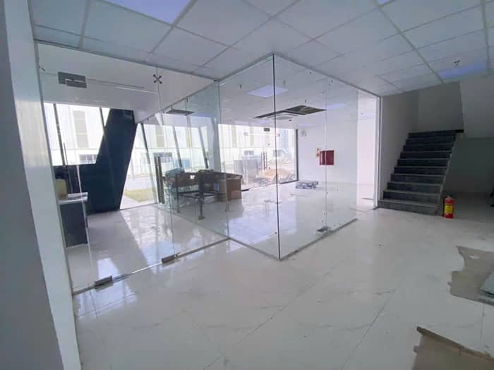 Làm cửa kính 1 cánh vách ngăn đẹp ấn tượng của Ahadoor