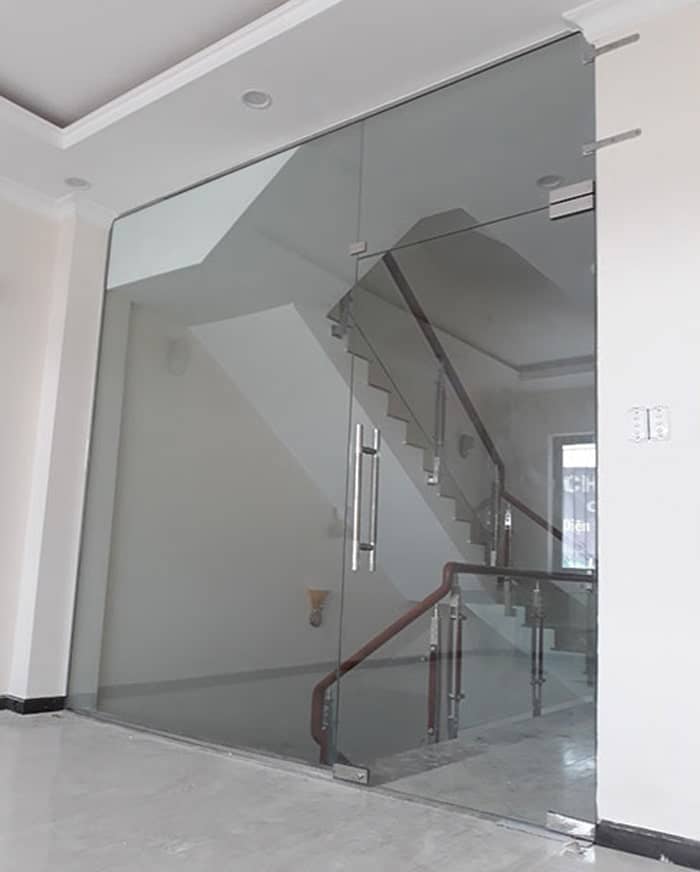 Lắp đặt cửa kính bản lề sàn Newstar Nhật Bản