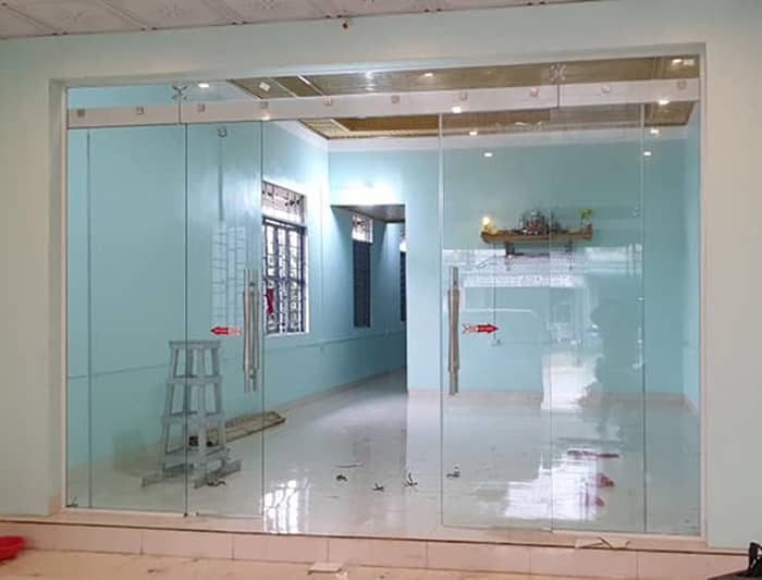 Lắp đặt mẫu cửa kính cường lực trượt lùa bán tự động siêu hot cho khách hàng tại hà nội