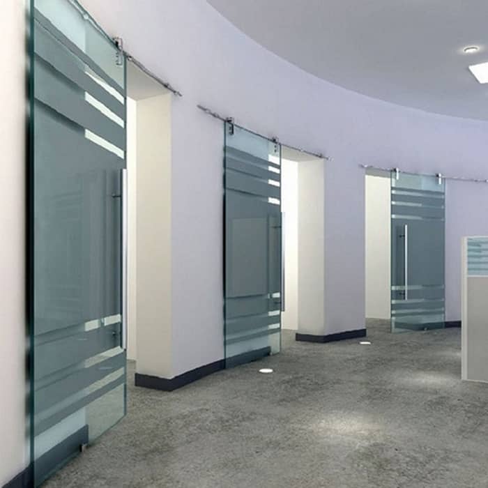 Khách hàng lựa chọn mẫu cửa kính lùa 1 cánh kính cong đẹp ấn tượng