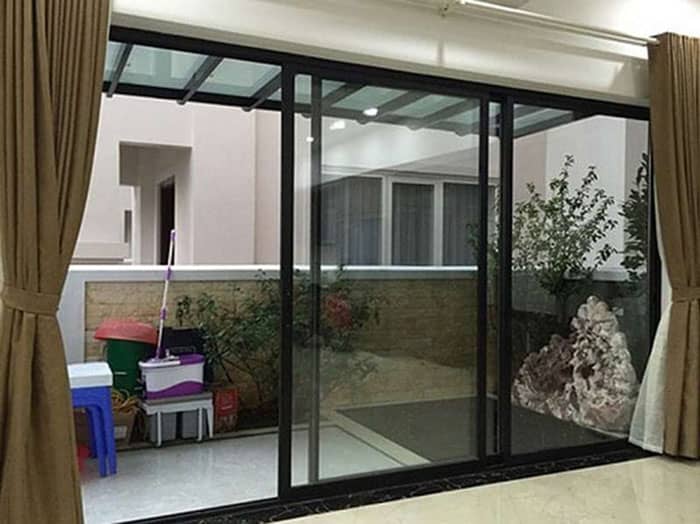 Mẫu cửa nhôm kính lùa màu đen xingfa đẳng cấp