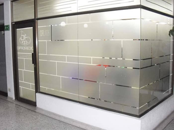 Decal dán mờ cách điệu đẹp ấn tượng