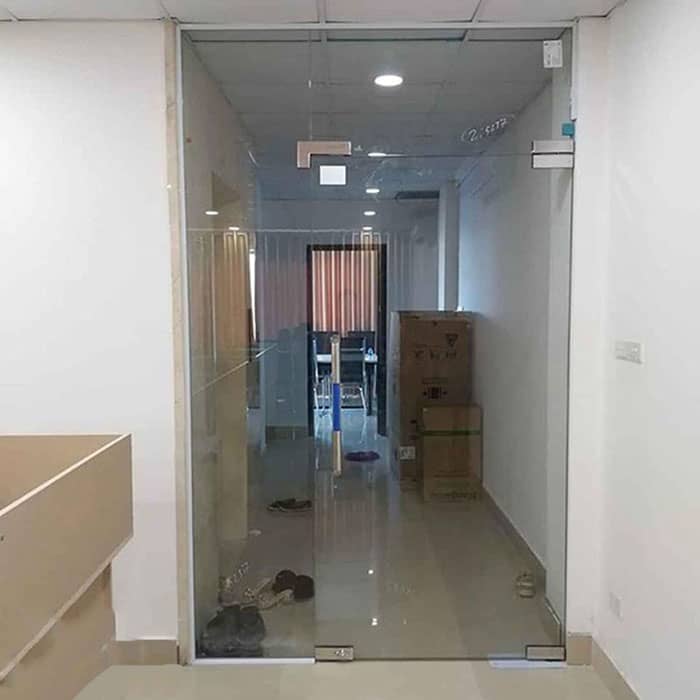 Làm cửa kính bản lề sàn 1 cánh tại Trung Hòa, Cầu Giấy, Hà Nội