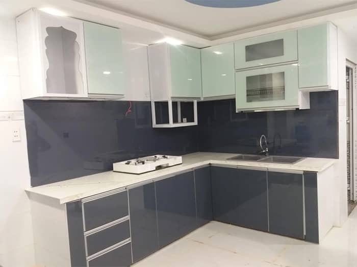 Mẫu tủ nhôm thường ốp kính