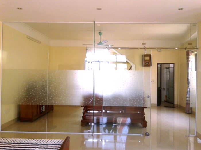 Nhận thi công vách cửa lùa kính 1 cánh cường lực tại miền bắc